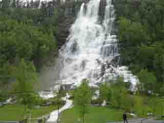 Norway_bergen_waterfall